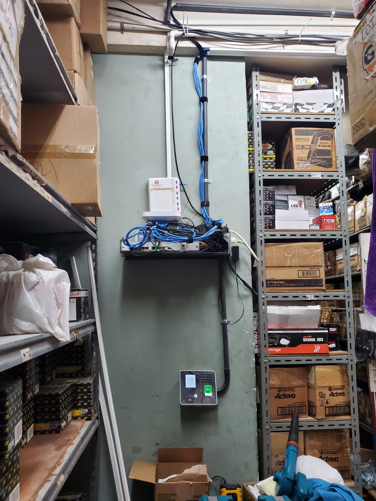 Canalización limpia de pared
